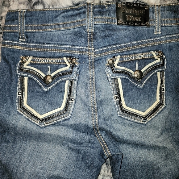 ANTIQUE Rivet Women's Jeans NWT - Picture 3 of 4